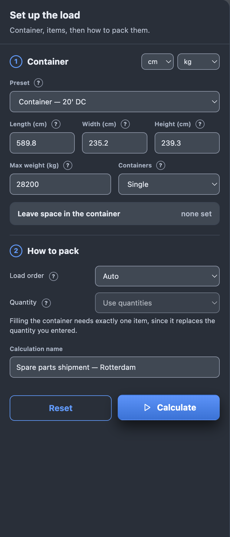 The setup panel: units set to cm and kg, preset Container — 20' DC with length 589.8, width 235.2 and height 239.3, max weight 28200, a single container, Auto load order, Use quantities, and the calculation named Spare parts shipment — Rotterdam.